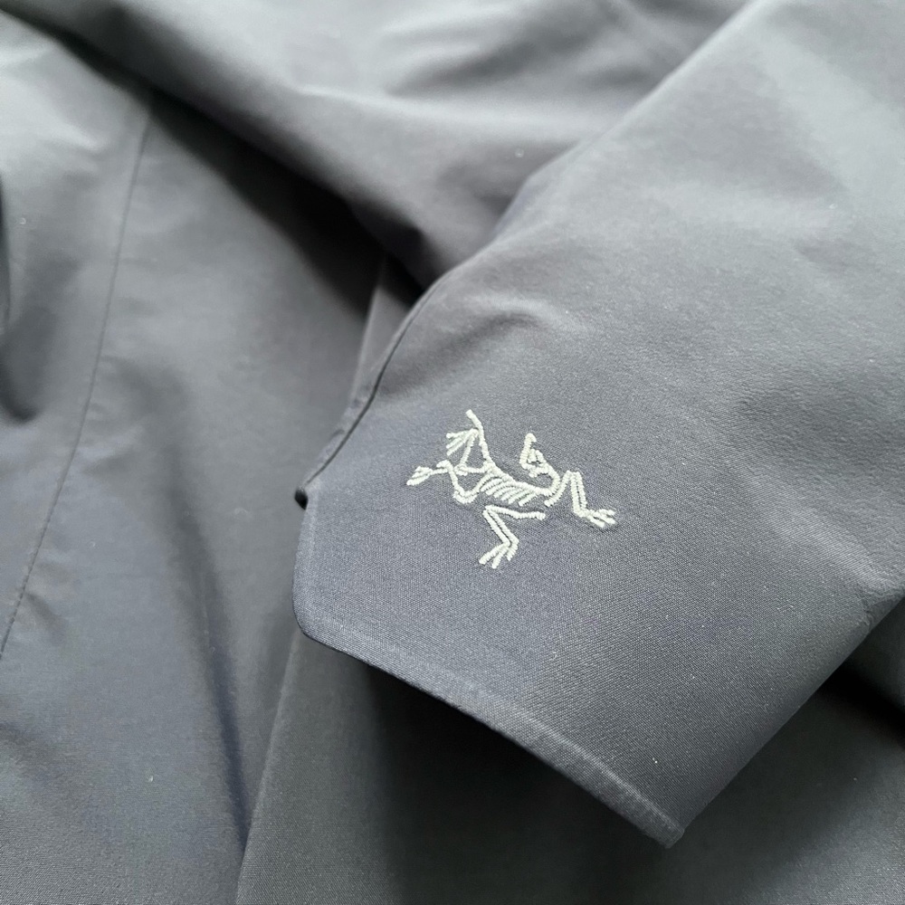 Arc’teryx Codetta Rain Shell Jacket (Navy) - Picture 9 of 10